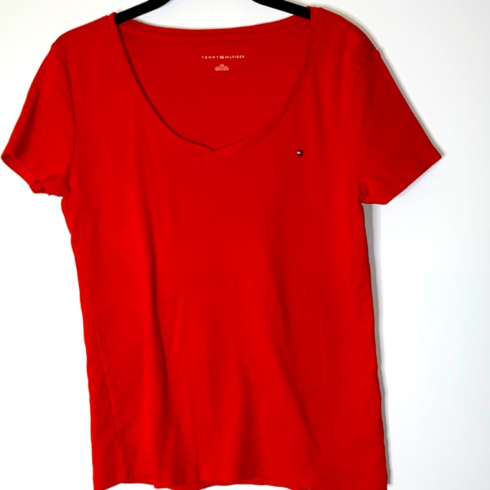 ❤️2 for $25 TOMMY HILFIGER T-SHIRT IN RED L